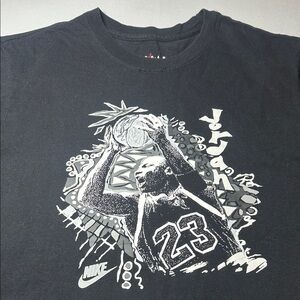 GUC • Nike Black Graphic Tee with White, Black and Gray Design
Size Large Men’s